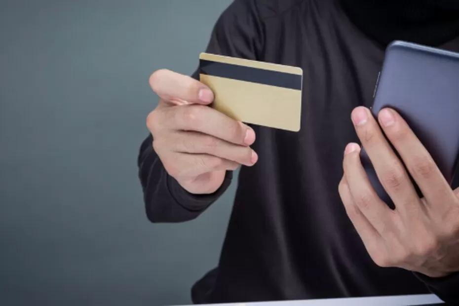 Россиянам назвали всего 3 слова, которые нельзя произносить при разговоре с мошенниками