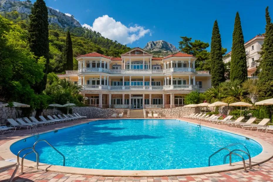 10 санаториев, куда едут все пенсионеры в ноябре: дешевле Крыма и Сочи - пенсии на все хватит