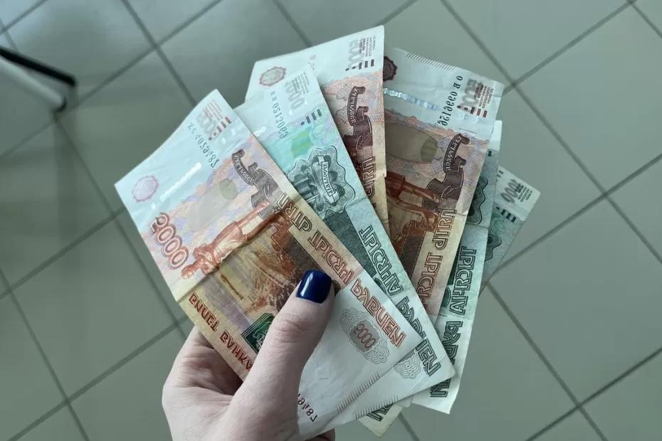 «Лишитесь всех денег»: эксперт Михаил Хазин призывает россиян не совершать эту фатальную ошибку