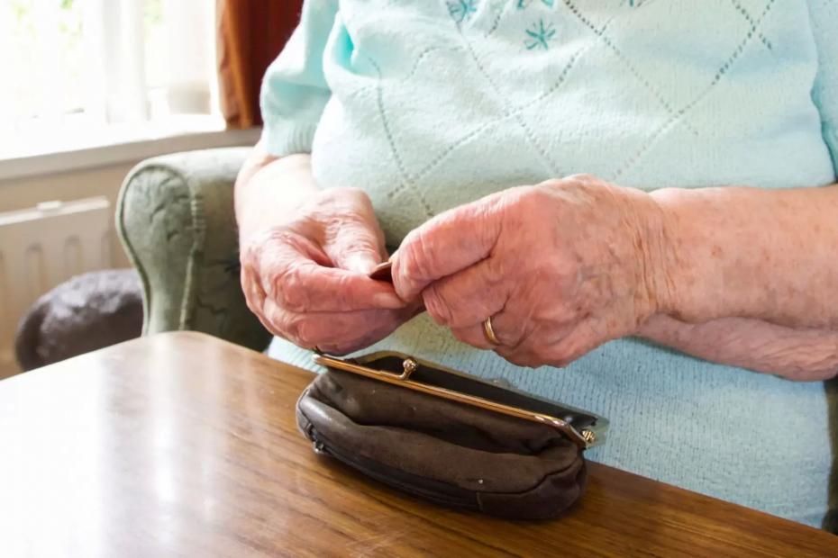 Пенсионеры, которые родились в 1953-1966 получат разовую выплату прямо на карту: дождались наконец