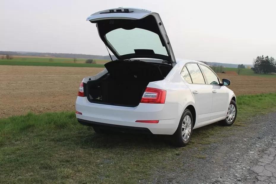 Четыре вещи, которые нужно убрать из багажника, чтобы не было проблем с ГИБДД