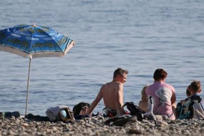 «Купаться невозможно, мы все сидим на берегу»: Черное море преподнесло неприятный сюрприз отдыхающим