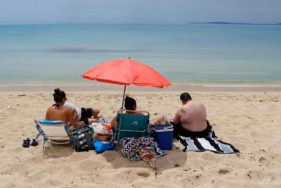 В воду не пускают, отпуск окончательно испорчен: на пляжах Анапы ввели полный запрет на купание в Черном море