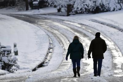 Срочно в соцзащиту: пенсионерам начали выдавать деньги - кто может получить до 25 тысяч