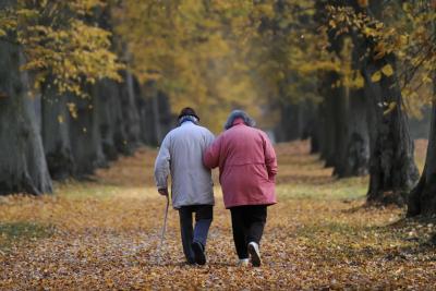 Кому прибавят пенсию с 1 апреля: новые суммы социальных выплат и кому не нужно никуда ходить