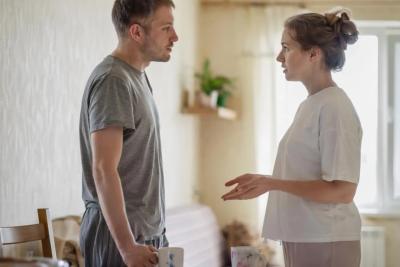 Даже идеальные отношения рушатся из-за мелочей: 6 привычек, которые незаметно убивают мужской интерес к вам