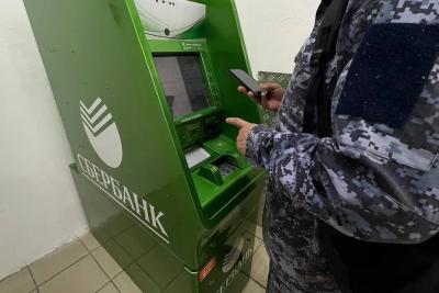 Банкоматов в России стало меньше почти в два раза: куда они исчезают и что придёт на замену