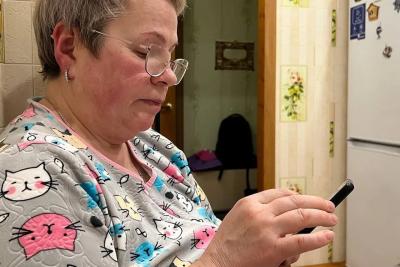 С 1 октября начали проверять телефоны пенсионеров: что стоит за новыми проверками