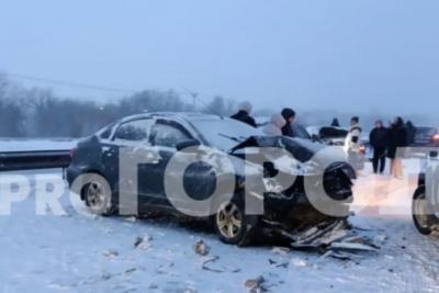 На скользком Новом мосту в Кирове за час разбились шесть машин