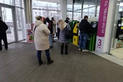 Денежные накопления превратятся в бумажки: новая волна девальвации весной обесценит сбережения россиян, как в 90-е