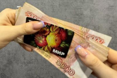 Пенсионерам с 12 июня зачислят на карты выплаты за 2018-2024 годы: кому ждать денег