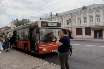 Пенсионеры в восторге: за проезд в транспорте с июня платить не придётся