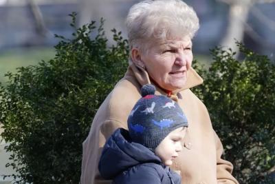 «Я внукам не нянька»: тысячи бабушек постоянно страдают от своих внуков и детей - как справится с семьей, когда здоровье и работа не позволяют помогать