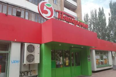 Покупателей в магазины больше не впустят: «Пятерочка», «Магнит» и «Перекресток» уже вводят новые жесткие ограничения