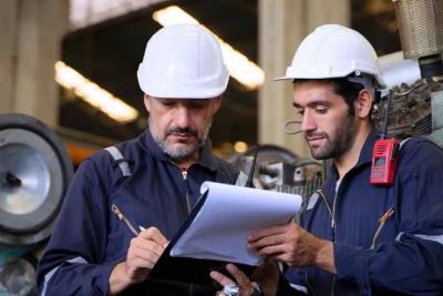 Получите звание &laquo;Ветеран профессии&raquo; и можете спокойно жить на широкую ногу: какие условия нужно выполнить и на что дают льготы