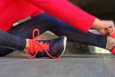 Посыпаю на стельку щепотку порошка: вони нет и в помине, хотя бегал весь день - потрясающая хитрость на сентябрь