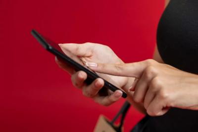 Простая фраза, которая заставляет мошенников мгновенно бросать трубку. Эксперт по кибербезопасности раскрыл схему, которая спасет от обмана