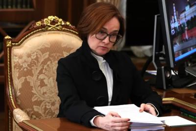 &laquo;Впереди нас точно ждут трудности&raquo;: Набиуллина дала тревожный прогноз для всех, кто хранит сбережения в рублях